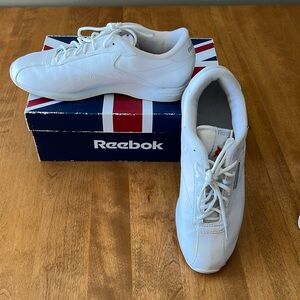 Reebok classic white vintage sneakers size 9